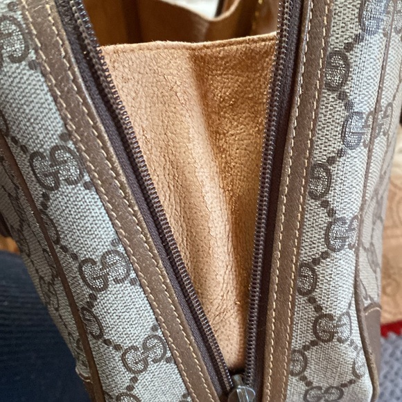 Authenticated vintage Princy Cloth Gucci Handbag - Picture 15 of 15